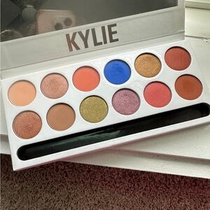 Kylie Cosmetics Peach 🍑 Eyeshadow Palette